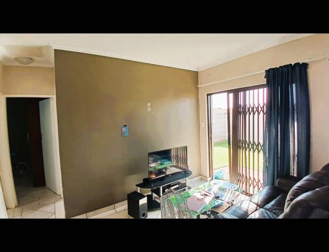 2 BEDROOM TOWNHOUSE FOR SALE IN RIVERSDALE
